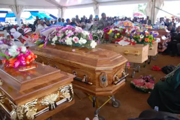 Photo: Six members of a family killed in auto crash laid to rest